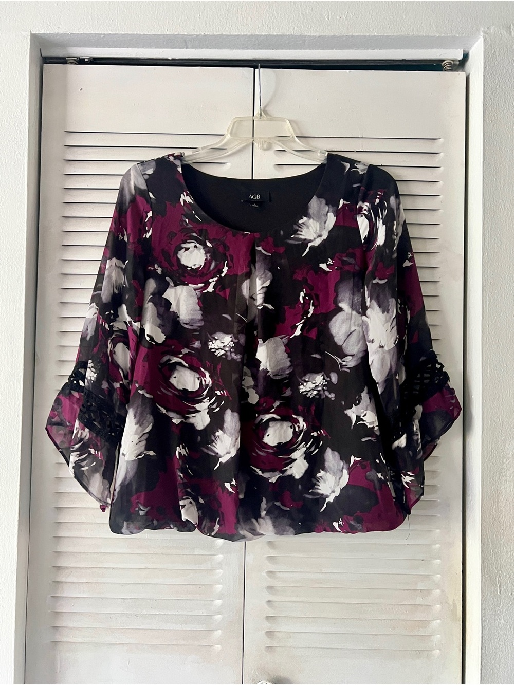 AGB Floral Pullover Blouse in Black, Plum and White